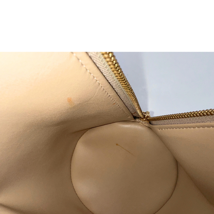 interno  Borsa Louis Vuitton in pelle vernis gialla monogram, munita di doppi manici, indossabile a spalla, di lusso, originale, buone condizioni. 