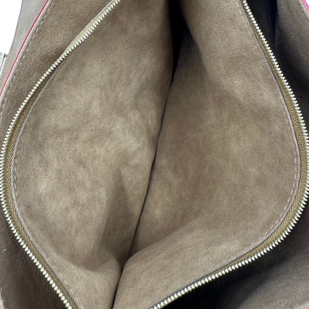 Interno, Borsa Louis Vuitton Dauphine Soft in canvas marrone monogram con finiture in vacchetta naturale e parti metalliche dorate. Originale, usata, di lusso, in ottime condizioni.