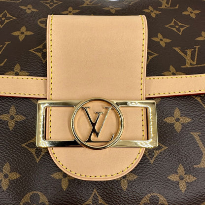 Chiusura, Borsa Louis Vuitton Dauphine Soft in canvas marrone monogram con finiture in vacchetta naturale e parti metalliche dorate. Originale, usata, di lusso, in ottime condizioni.