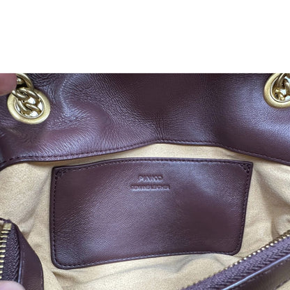 interno Borsa Pinko nella versione media in morbida nappa bordeaux trapuntata e hardware dorato, indossabile a tracolla o a spalla, di lusso, originale, ottime condizioni, usata 