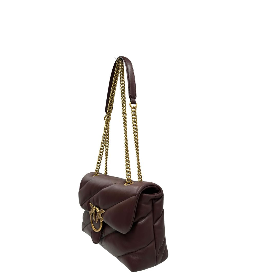 lato Borsa Pinko nella versione media in morbida nappa bordeaux trapuntata e hardware dorato, indossabile a tracolla o a spalla, di lusso, originale, ottime condizioni, usata 