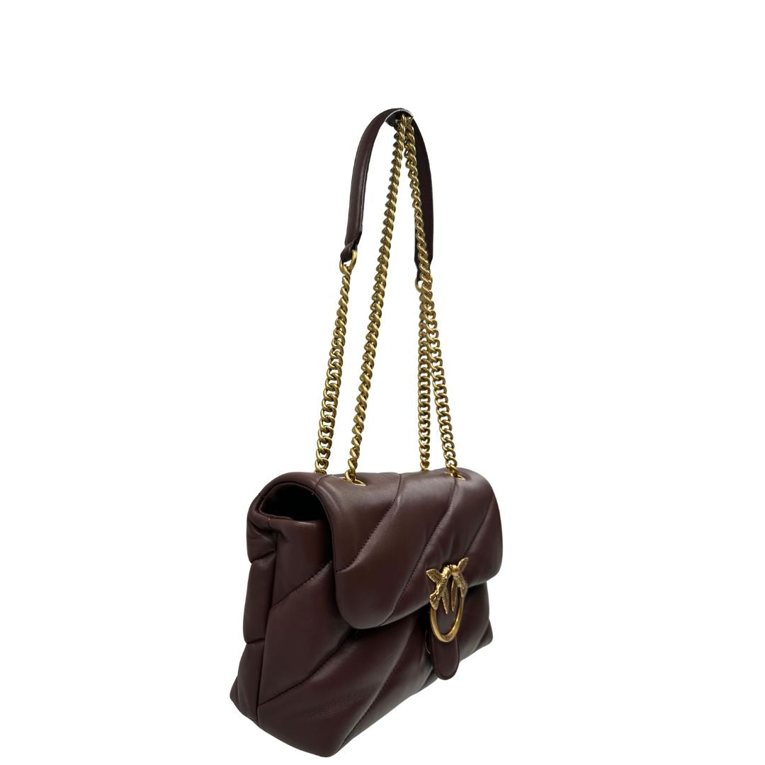 lato Borsa Pinko nella versione media in morbida nappa bordeaux trapuntata e hardware dorato, indossabile a tracolla o a spalla, di lusso, originale, ottime condizioni, usata 