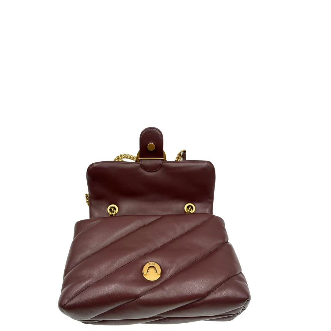 interno Borsa Pinko nella versione media in morbida nappa bordeaux trapuntata e hardware dorato, indossabile a tracolla o a spalla, di lusso, originale, ottime condizioni, usata 
