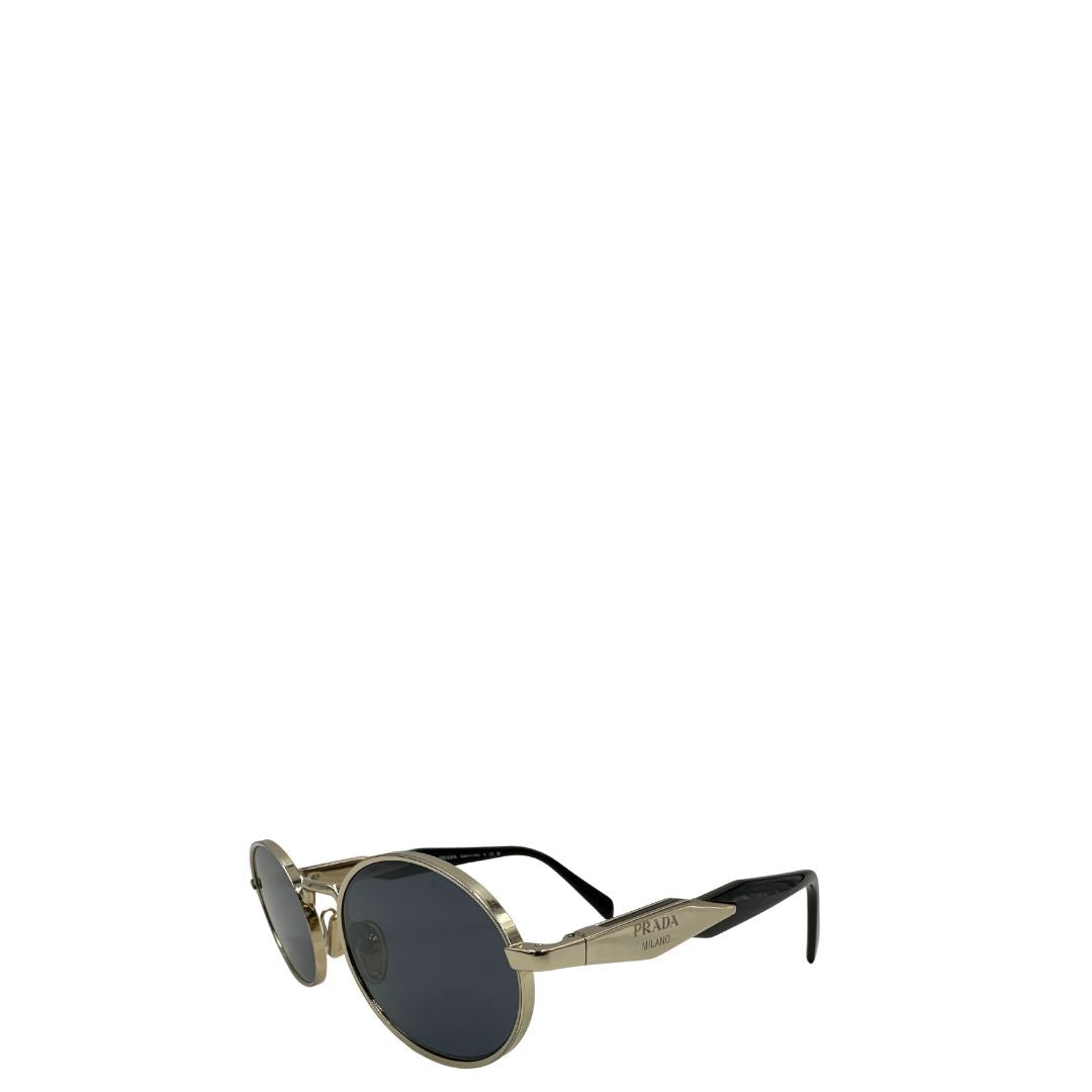  Occhiali da sole Prada dal design rotondo e sofisticato, con montatura in metallo dorato chiaro e lenti scure. Originale, usati, di lusso, in ottime condizioni.