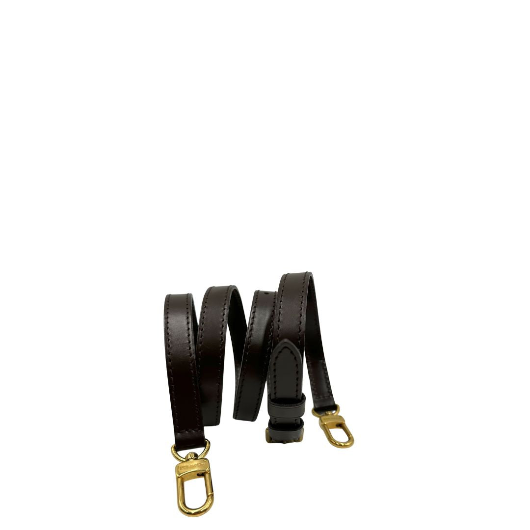 Accessorio tracolla Louis Vuitton realizzato in pelle marrone regolabile con fibbia. Originale, usata, di lusso, in condizioni eccellenti.