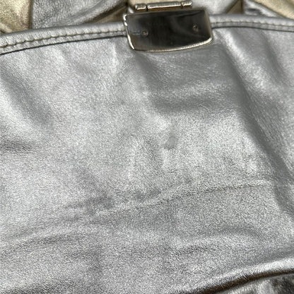 Borsa Miu Miu in pelle matelassè color argento e oro champagne con parti metalliche argentate, di lusso, originale, ottime condizioni