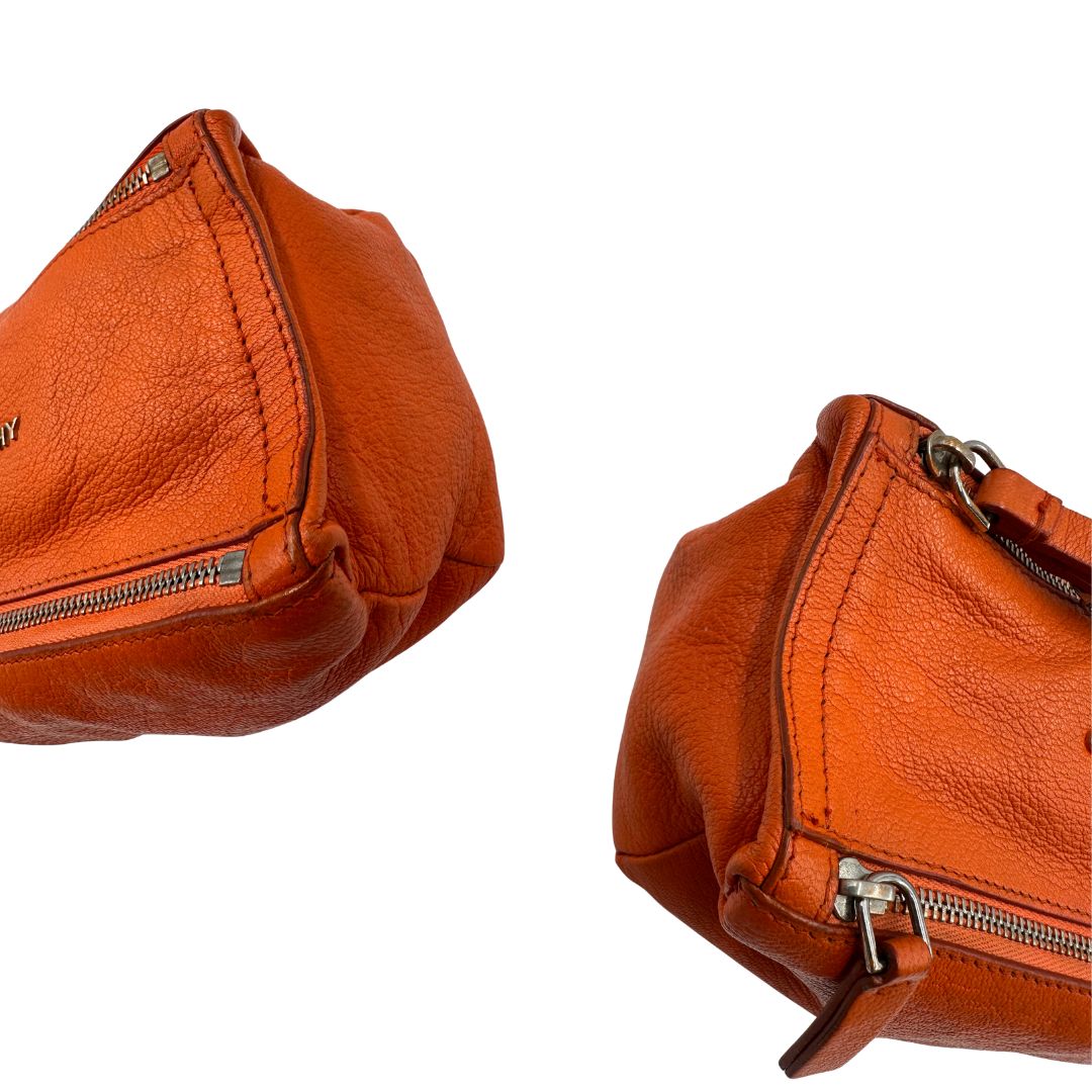 angoli della Pochette Givenchy in pelle arancione 