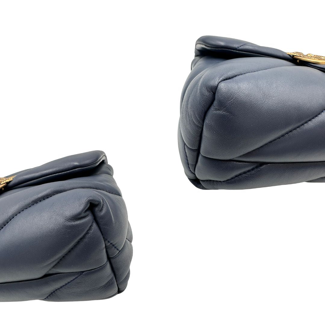 Angoli, Borsa Pinko nella versione media in morbida nappa blu trapuntata e hardware dorato, indossabile a tracolla o a spalla. Originale, usata, di lusso, in ottime condizioni.