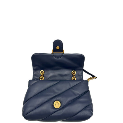 Borsa Pinko nella versione media in morbida nappa blu trapuntata e hardware dorato, indossabile a tracolla o a spalla. Originale, usata, di lusso, in ottime condizioni.