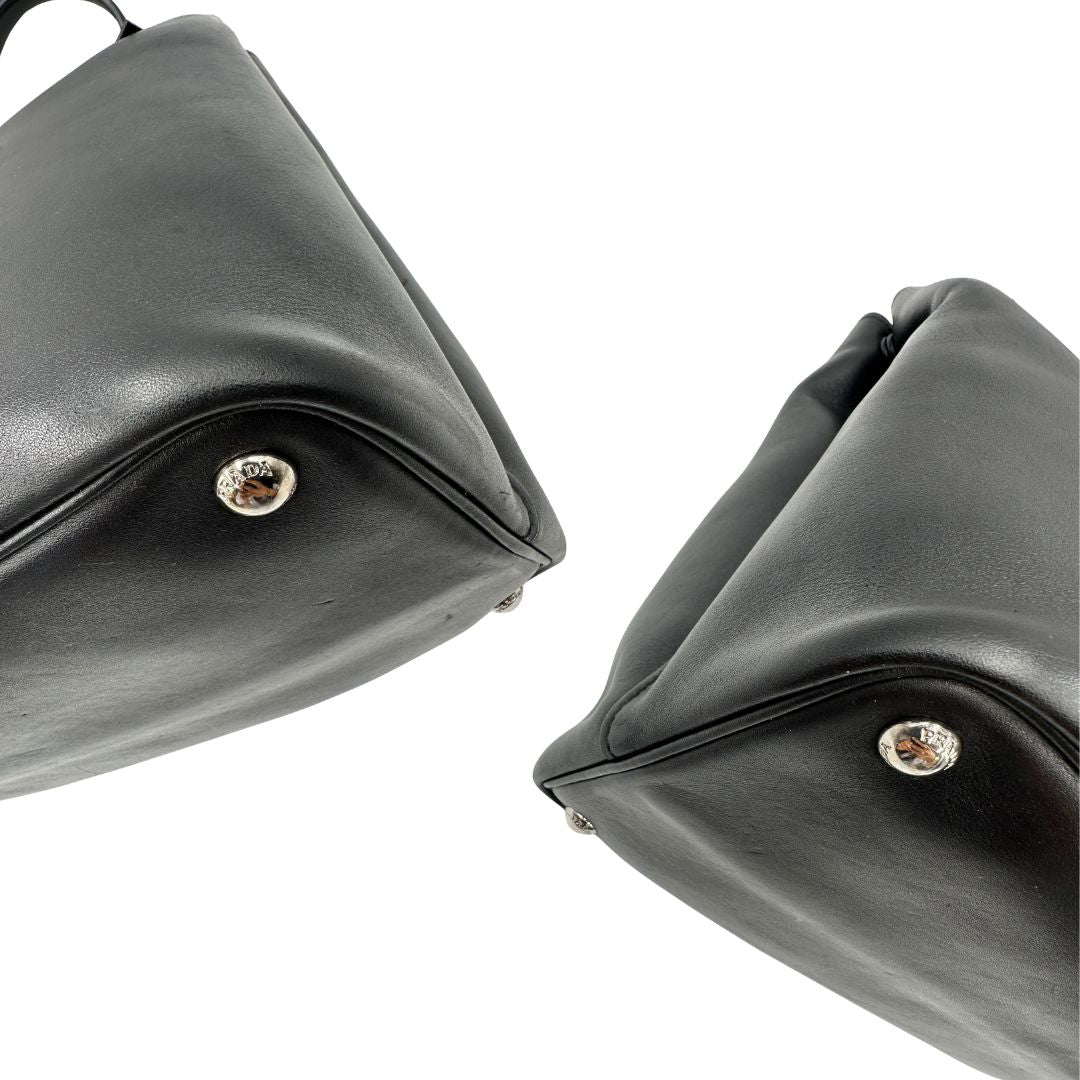 angoli  Borsa Prada 2Way in pelle nera con hardware argentato, di lusso, originale, ottime condizioni, usata 