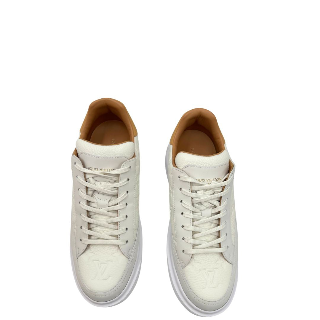 La sneaker Beverly Hills è realizzata in morbida pelle di vitello martellata con l'iconico motivo Monogram impresso