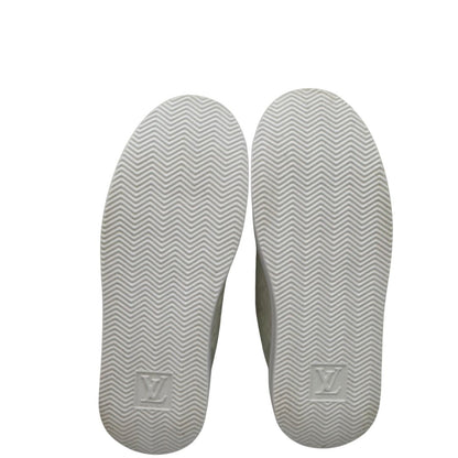 La sneaker Beverly Hills è realizzata in morbida pelle di vitello martellata con l'iconico motivo Monogram impresso