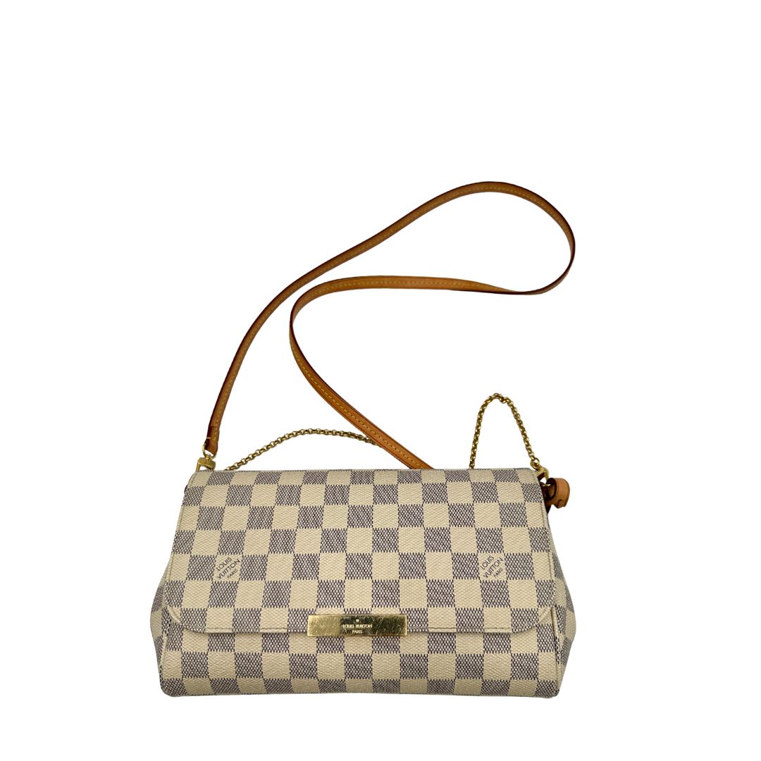Borsa Louis Vuitton Favorite in canvas Damier Azur con parti metalliche dorate. Munita di una tracolla amovibile in vacchetta naturale e un manico in catena. Originale, usata, di lusso, in ottime condizioni.