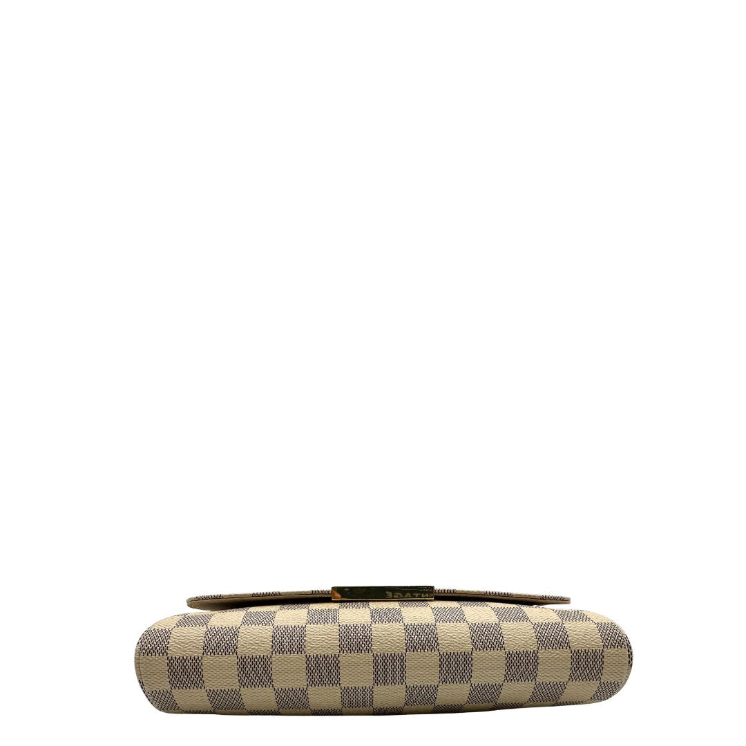 Base, Borsa Louis Vuitton Favorite in canvas Damier Azur con parti metalliche dorate. Munita di una tracolla amovibile in vacchetta naturale e un manico in catena. Originale, usata, di lusso, in ottime condizioni.