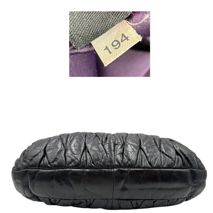 base della borsa Miu Miu realizzata in pelle color viola melanzana con lavorazione matelassé, caratterizzata da morbide arricciature, di lusso, originale, ottime condizioni, usata