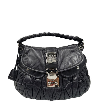 front Borsa Miu Miu realizzata in pelle color viola melanzana con lavorazione matelassé, caratterizzata da morbide arricciature, di lusso, originale, ottime condizioni, usata