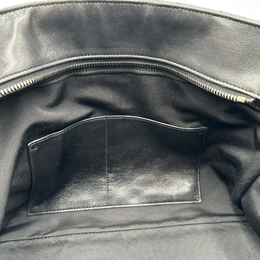 interno della Borsa Saint Laurent in pelle nera con impunture trapuntate chevron, di lusso, originale, ottime condizioni, usata 