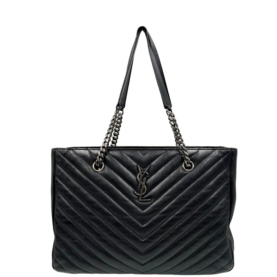 front della   Borsa Saint Laurent in pelle nera con impunture trapuntate chevron, di lusso, originale, ottime condizioni, usata 