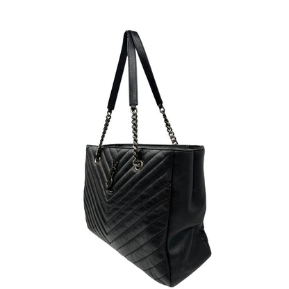 lato della   Borsa Saint Laurent in pelle nera con impunture trapuntate chevron, di lusso, originale, ottime condizioni, usata  