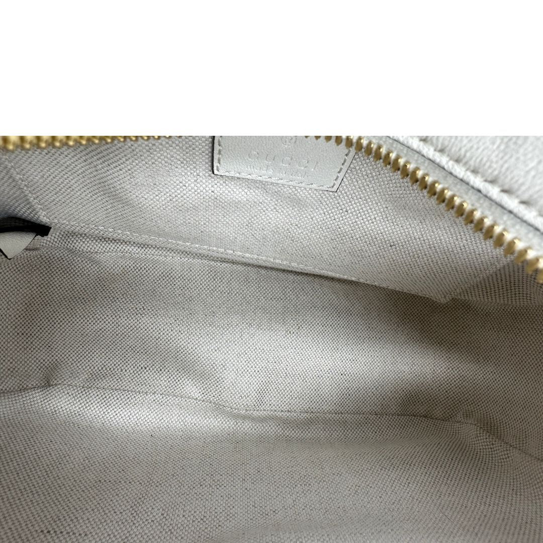 Borsa Gucci Blondie in pelle color bianco latte, con iconica G sul front e munita di una tracolla regolabile, di lusso, originale, usata 
