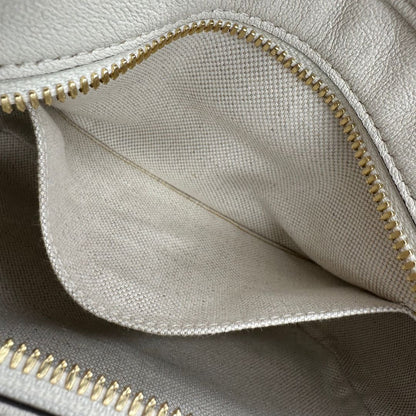 interno Borsa Gucci Blondie in pelle color bianco latte, con iconica G sul front e munita di una tracolla regolabile, di lusso, originale, usata 