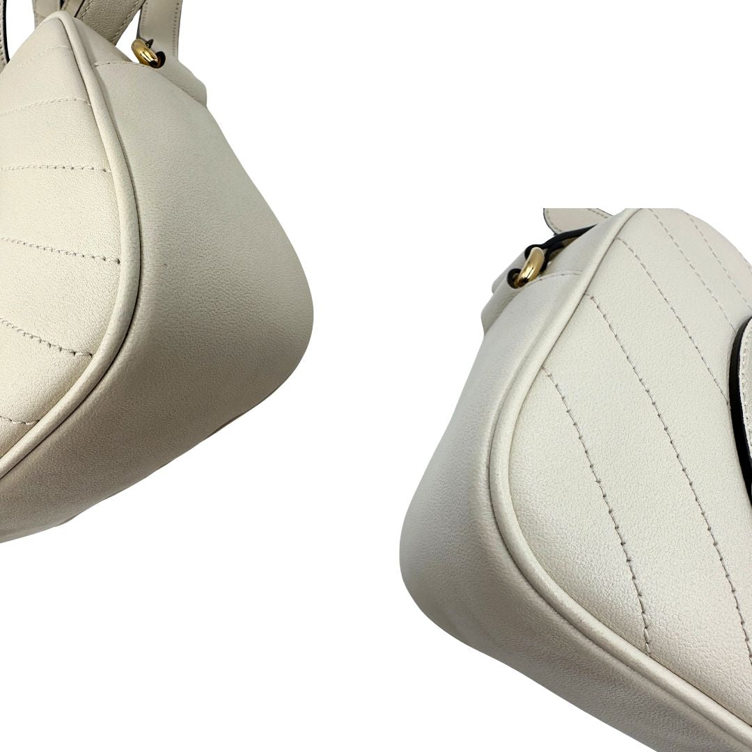 angoli Borsa Gucci Blondie in pelle color bianco latte, con iconica G sul front e munita di una tracolla regolabile, di lusso, originale, usata 