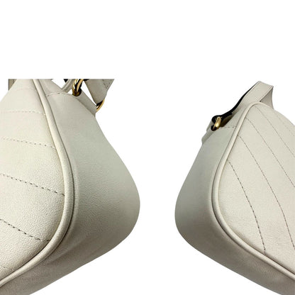angoli Borsa Gucci Blondie in pelle color bianco latte, con iconica G sul front e munita di una tracolla regolabile, di lusso, originale, usata 