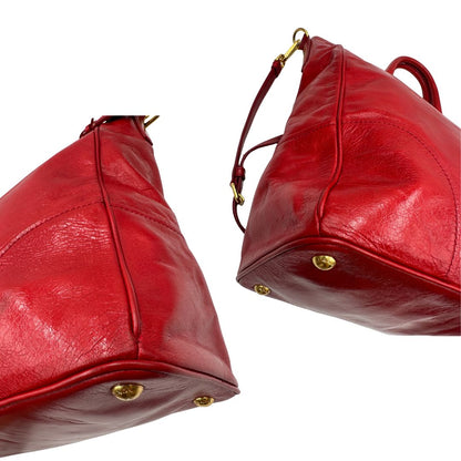 angoli Borsa Prada in pelle rossa munita di doppi manici stondati e una tracolla amovibile e regolabile, di lusso, originale, ottime condizioni, usata 
