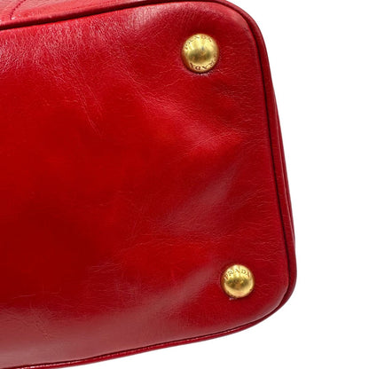 Borsa Prada in pelle rossa munita di doppi manici stondati e una tracolla amovibile e regolabile, di lusso, originale, ottime condizioni, usata 