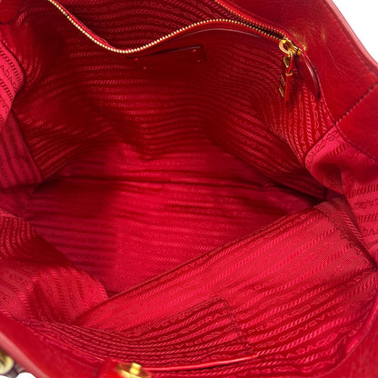 interno Borsa Prada in pelle rossa munita di doppi manici stondati e una tracolla amovibile e regolabile, di lusso, originale, ottime condizioni, usata