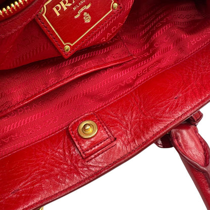 interno Borsa Prada in pelle rossa munita di doppi manici stondati e una tracolla amovibile e regolabile, di lusso, originale, ottime condizioni, 