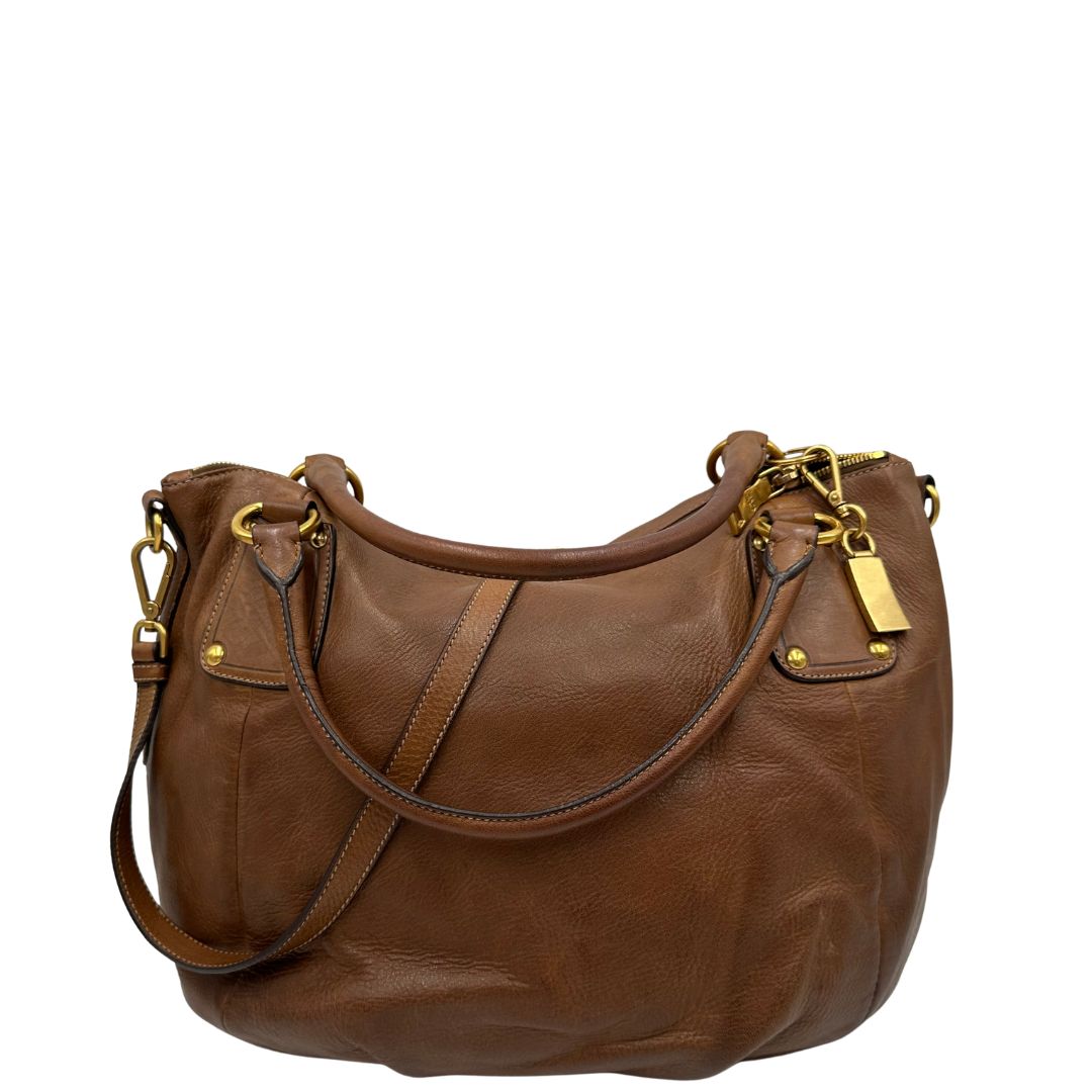 Retro, Capiente borsa Prada in pelle marrone con hardware dorato, munita di doppi manici stondati e una tracolla regolabile ed amovibile. Originale, usata, di lusso, in ottime condizioni.