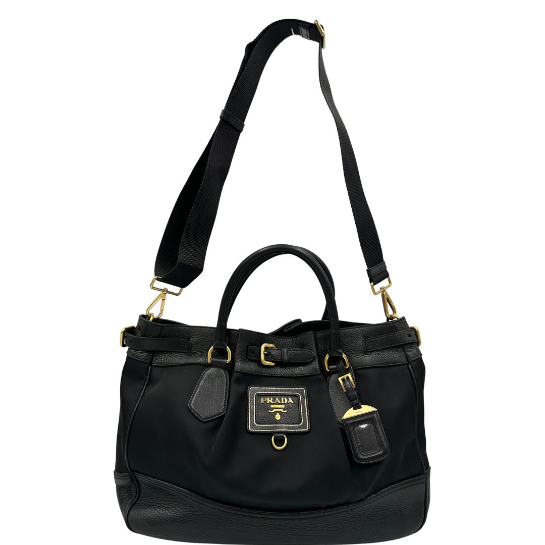  Borsa Prada in pelle nera e tessuto tono su tono con hardware dorato, indossabile a spalla o a tracolla, di lusso, originale, ottime condizioni