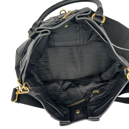 interno  Borsa Prada in pelle nera e tessuto tono su tono con hardware dorato, indossabile a spalla o a tracolla, di lusso, originale, ottime condizioni 
