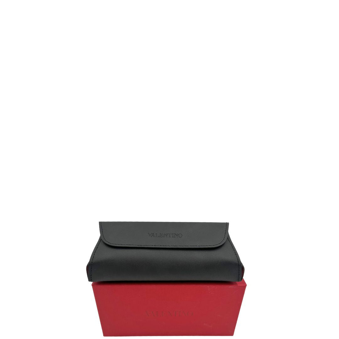 Occhiali da sole Valentino Garavani in acetato rosso impreziositi da mini borchie tono su tono
