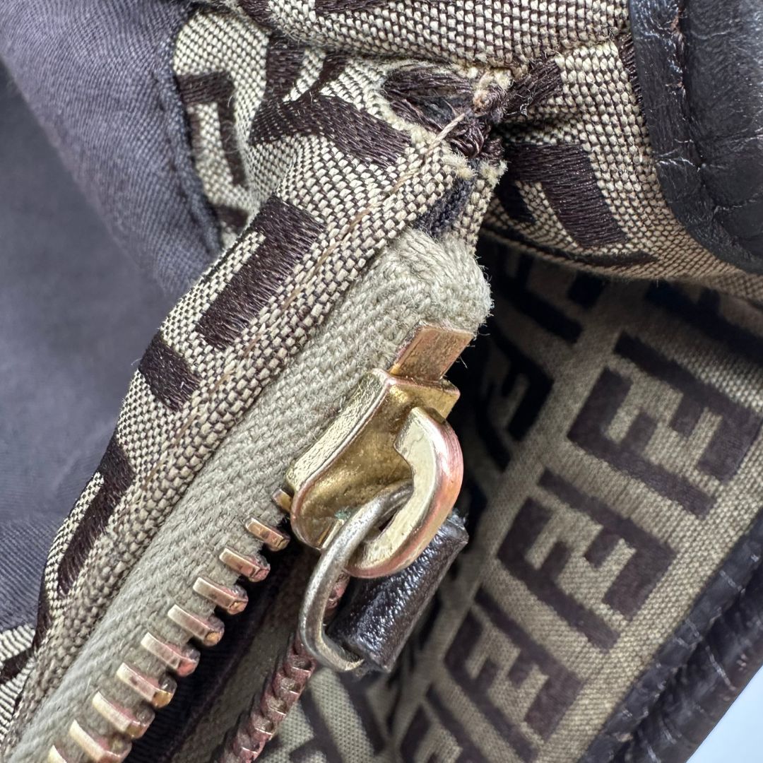 Borsa Fendi in tessuto trama Zucchino con finiture in pelle marrone, di lusso, originale, ottime condizioni, usata