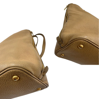 angoli  Borsa Prada in pelle color argilla con hardware dorato, indossabile a spalla o a tracolla, di lusso, originale, buone condizioni, usata 