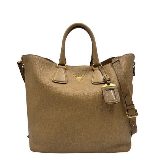 front  Borsa Prada in pelle color argilla con hardware dorato, indossabile a spalla o a tracolla, di lusso, originale, buone condizioni, usata