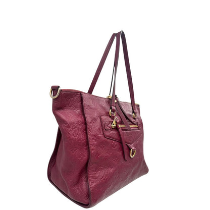 Laterale, Borsa Louis Vuitton in pelle monogram empreinte color magenta con hardware dorato , munita di doppi manici. Indossabile a spalla. Originale, usata, di lusso, in ottime condizioni.