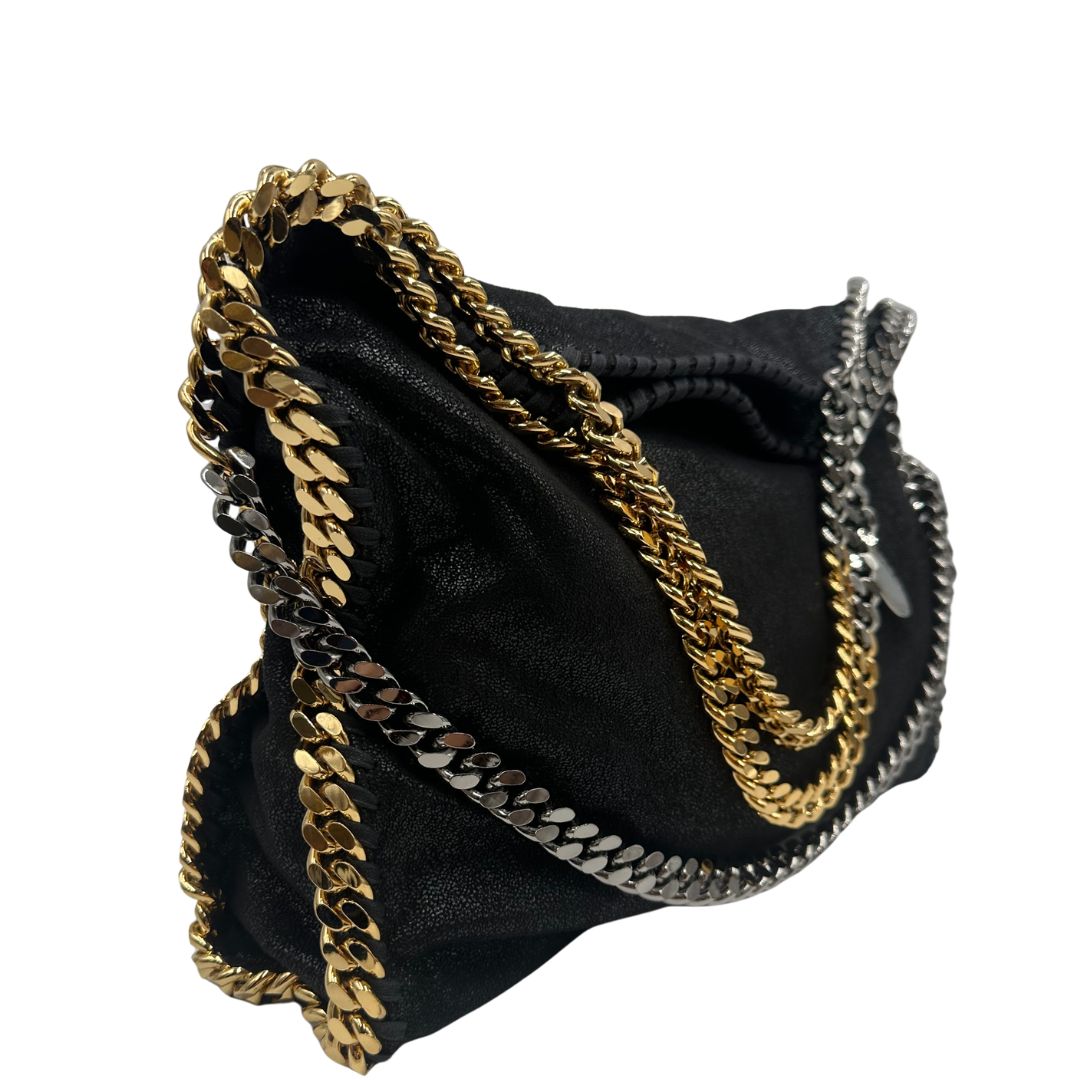 lato  Borsa Falabella nella versione fold over tote nera, con hardware dorato e argentato, di lusso, originale, ottime condizioni, usata 
