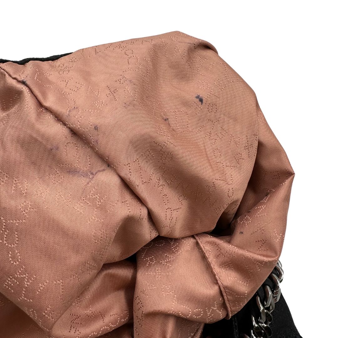 interno  Borsa Falabella nella versione fold over tote nera, con hardware dorato e argentato, di lusso, originale, ottime condizioni, usata 