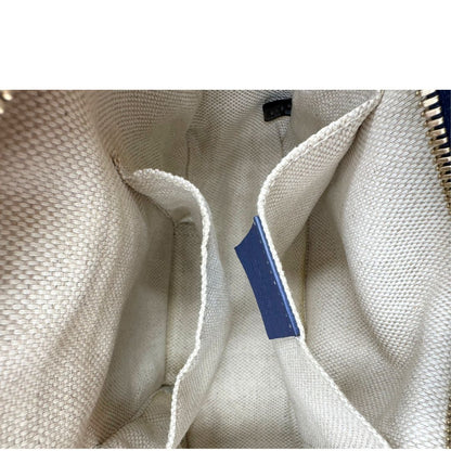 interno  Borsa Gucci Soho in pelle color blu notte, con iconica G sul front, munita di una tracolla regolabile, di lusso, originale, ottime condizioni 