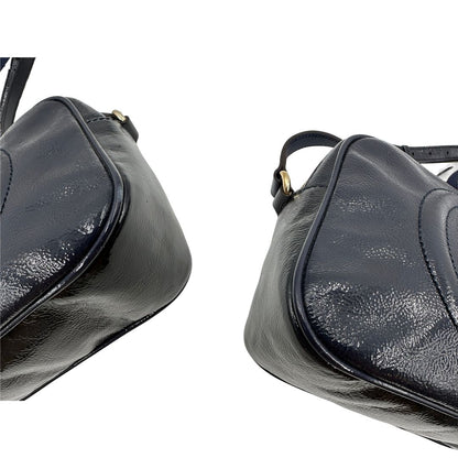 angoli  Borsa Gucci Soho in pelle color blu notte, con iconica G sul front, munita di una tracolla regolabile, di lusso, originale, ottime condizioni 