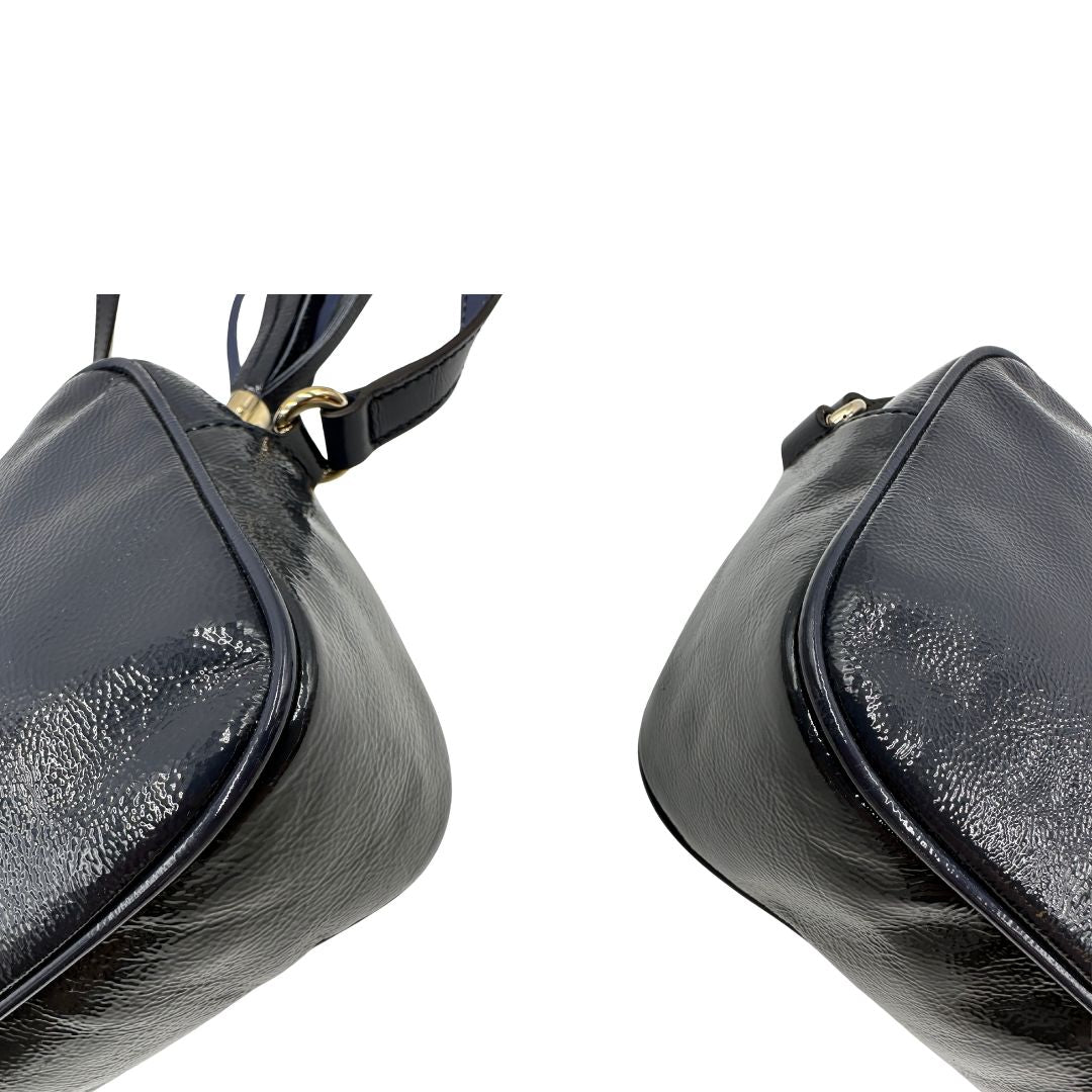 angoli  Borsa Gucci Soho in pelle color blu notte, con iconica G sul front, munita di una tracolla regolabile, di lusso, originale, ottime condizioni 