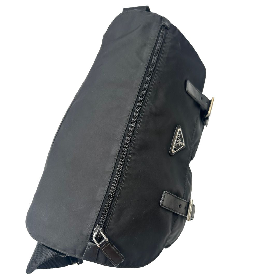  Borsa Prada in nylon nero e hardware argentato, di lusso, originale, ottime condizioni, usata 