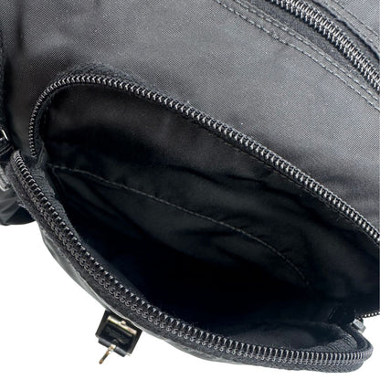interno  Borsa Prada in nylon nero e hardware argentato, di lusso, originale, ottime condizioni, usata 