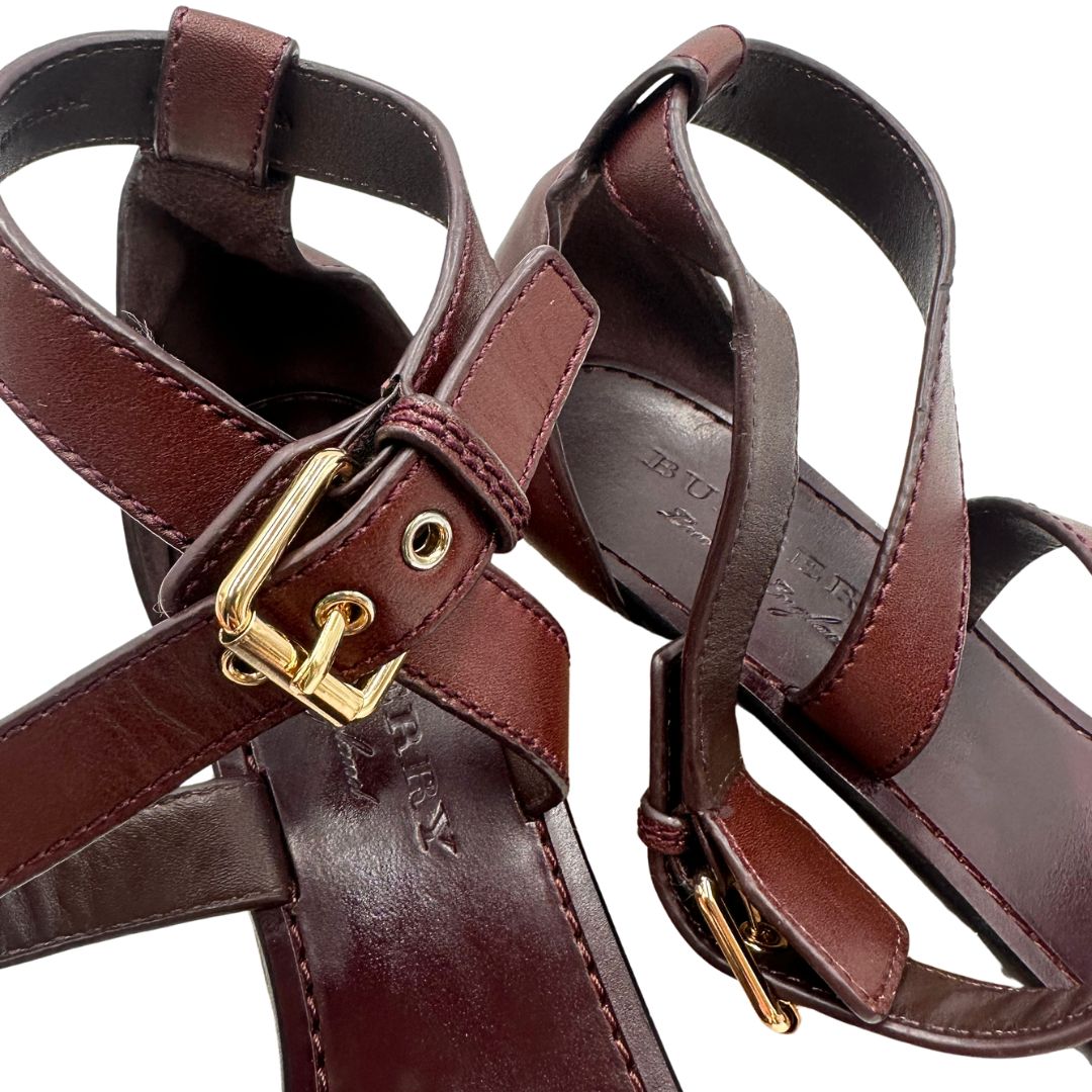 Sandali con zeppa Burberry in pelle color cerise purple e dettagli tartan.