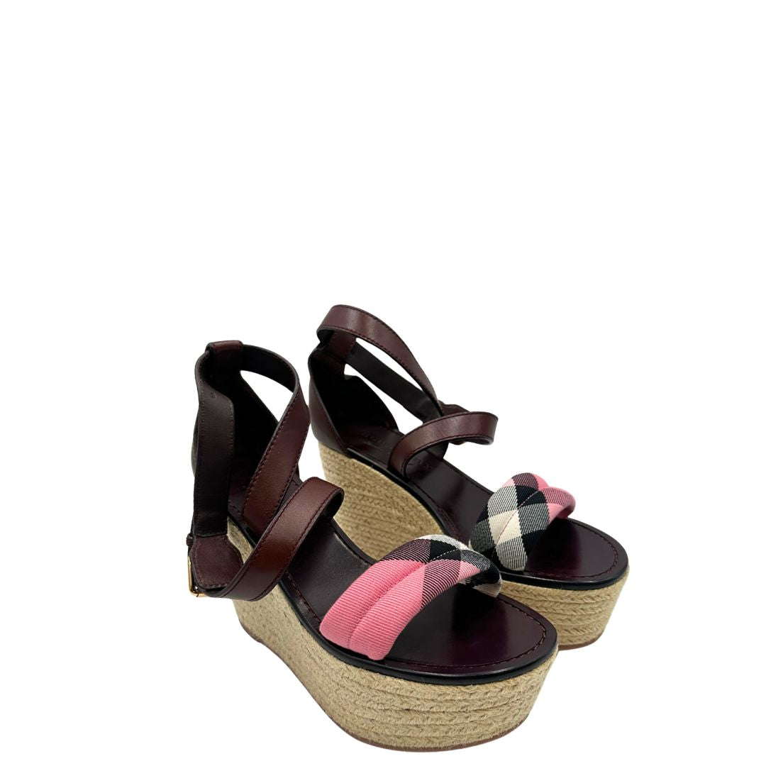 Sandali con zeppa Burberry in pelle color cerise purple e dettagli tartan.