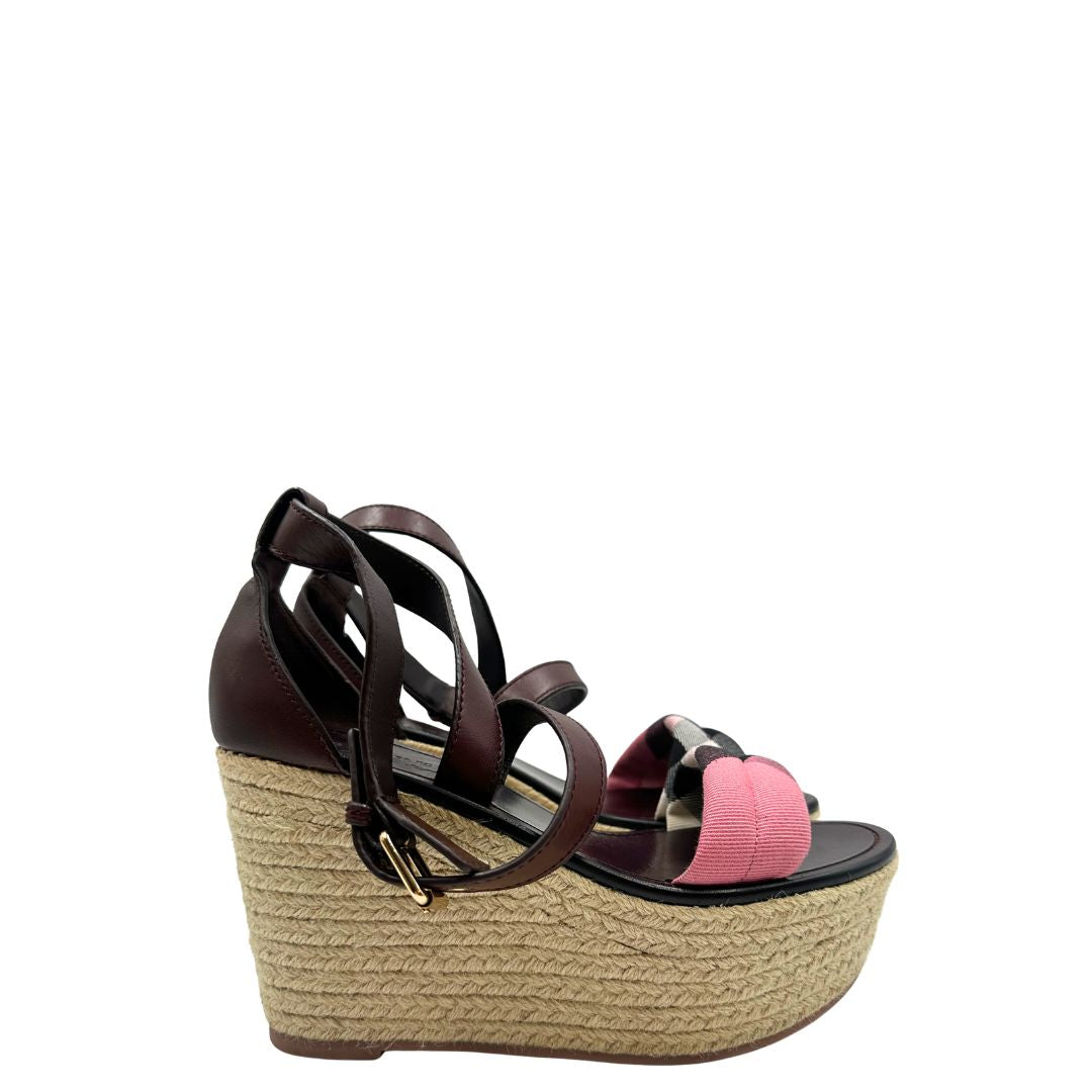 Sandali con zeppa Burberry in pelle color cerise purple e dettagli tartan.