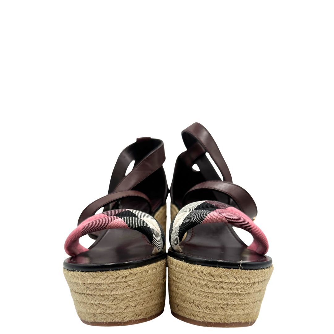 Sandali con zeppa Burberry in pelle color cerise purple e dettagli tartan.